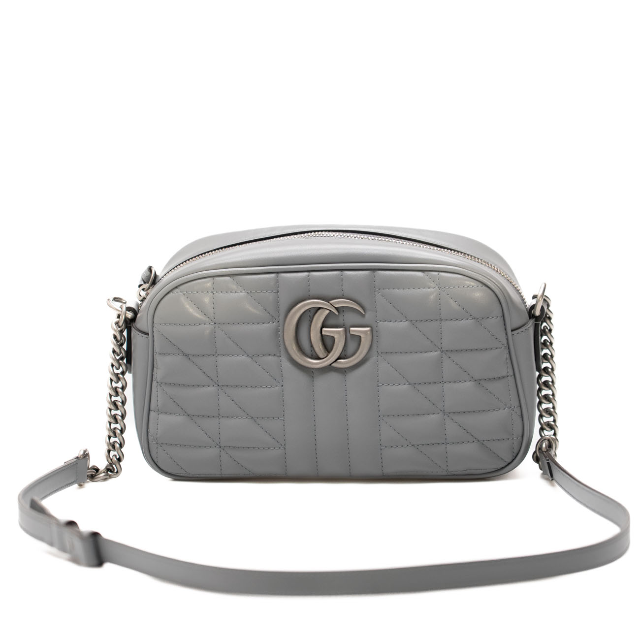 foto di camera bag marmont grigia silver di gucci second hand di luxury mood shop