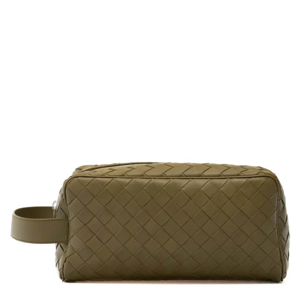 Luxury Mood_ BOTTEGA VENETA_ Pochette da viaggio verde militare silver_ 001