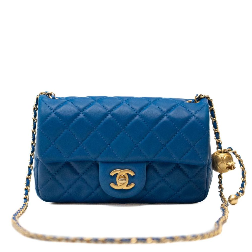 Luxury Mood_ CHANEL_ Mini Flap Blu_ 01