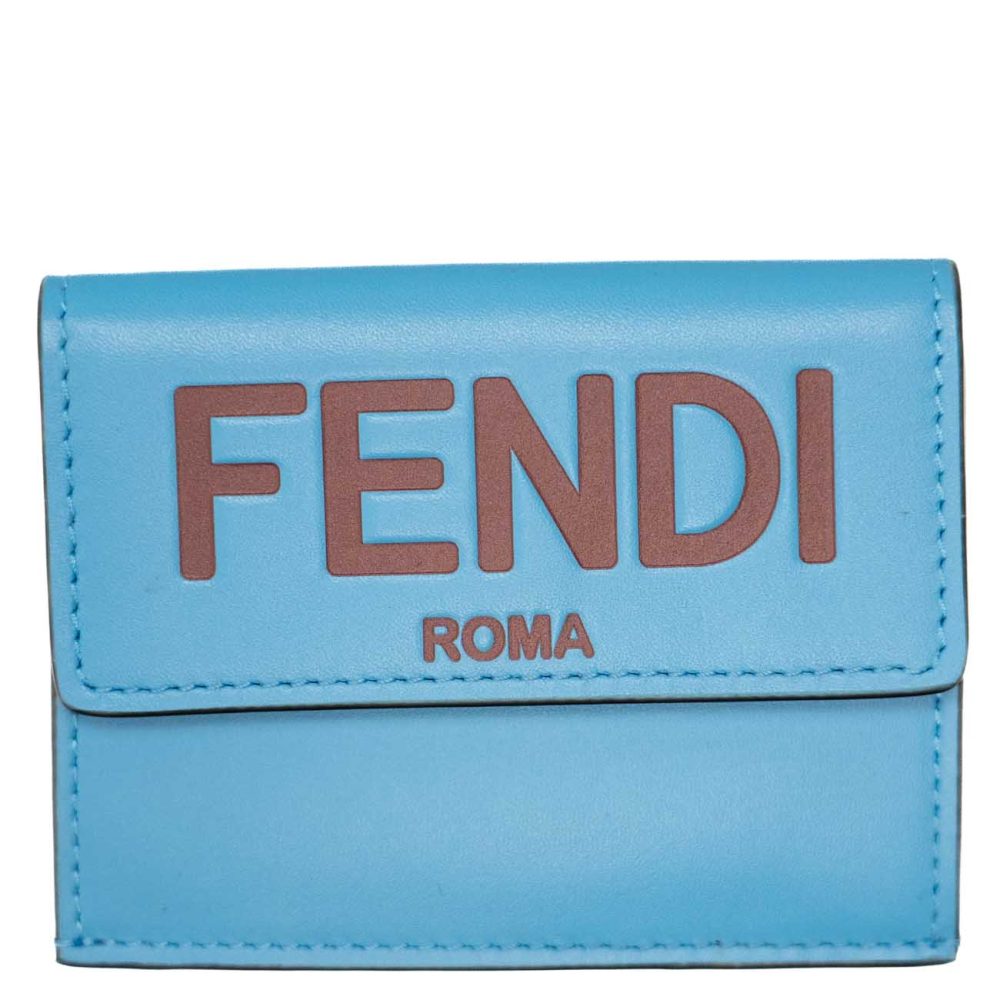Luxury Mood_ FENDI_ Portafoglio compatto azzurro_ 01