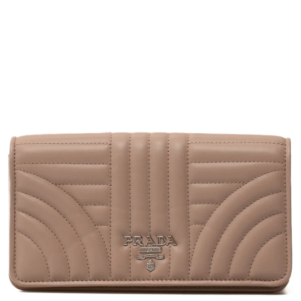 Luxury Mood_ PRADA_ Pochette con catena cipria_ 002